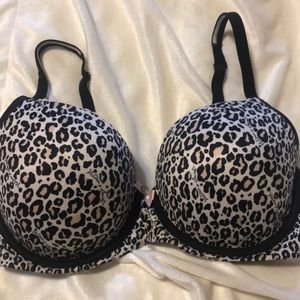 Victoria’s Secret body by Victoria bra leopard